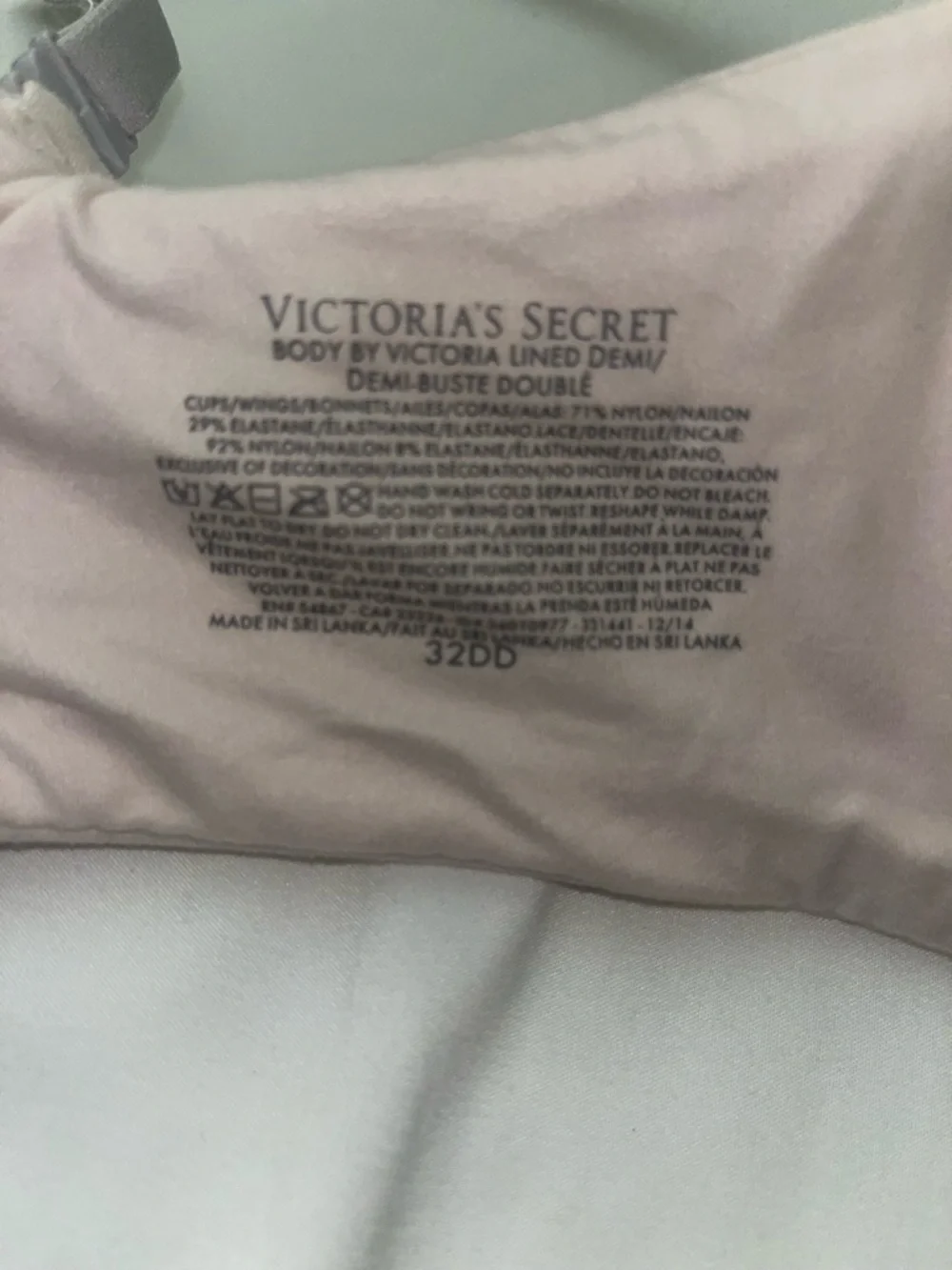Victoria's Secret Body by Victoria Lined Demi 32DD
